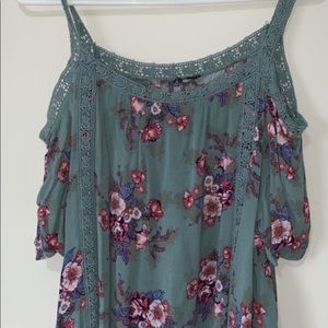 cold shoulder floral top!